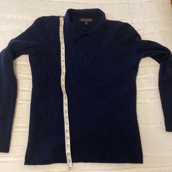 Beautiful navy collared Banana Republic sweater - Picture 8 of 8